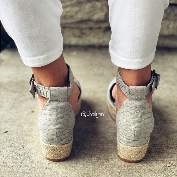 Snake skin texture scalloped Espadrille sandal - Picture 4 of 6